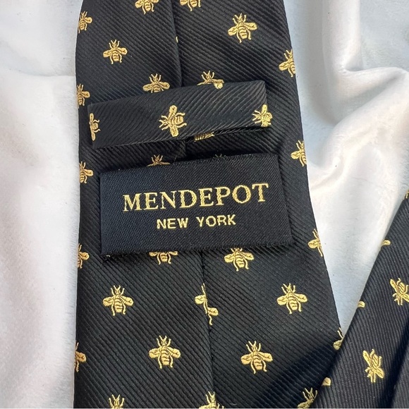 MENDEPOT Handsome Black and Gold Bee Tie - Picture 5 of 8